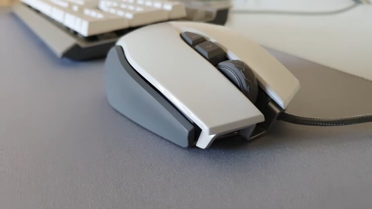 white gaming mouse corsair M65