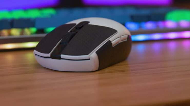 rubberized grip on the MX800 mouse 