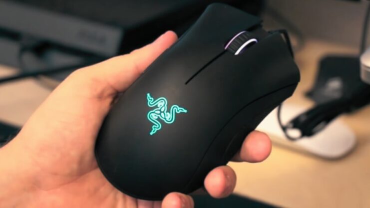 How do I customize the LED lighting on this mouse