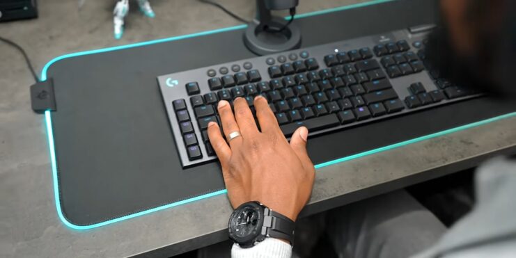 Wireless gaming precision keyboard and mouse combo