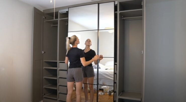What are the advantages of such wardrobes with sliding doors that will maximize the space in the home