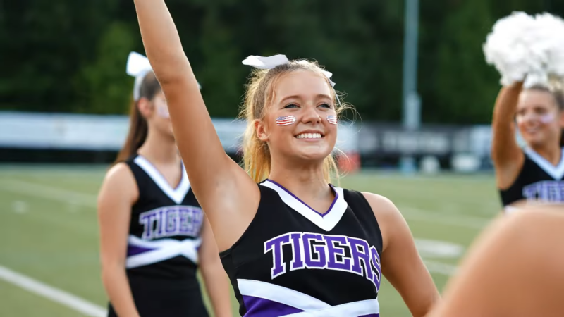 How to Make Your Cheerleading Squad Look More Professional: 10 Tips